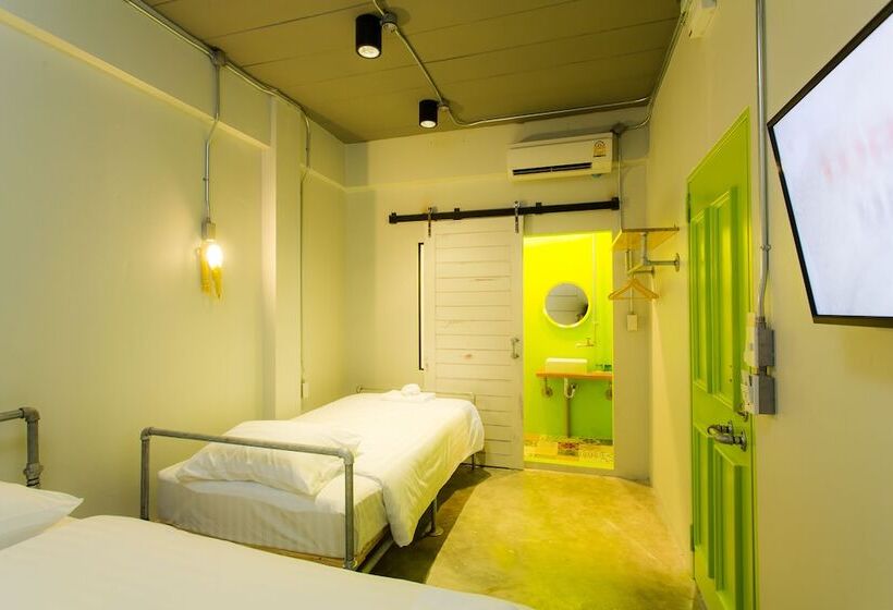 اتاق استاندارد سه نفره, Bloo Hostel