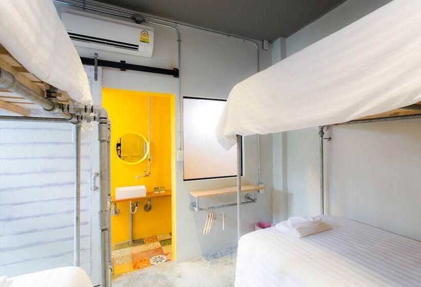اتاق استاندارد چهار تخته, Bloo Hostel