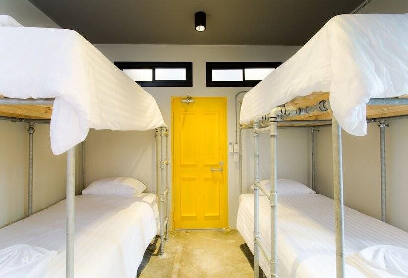 4인용 스탠다드 룸, Bloo Hostel
