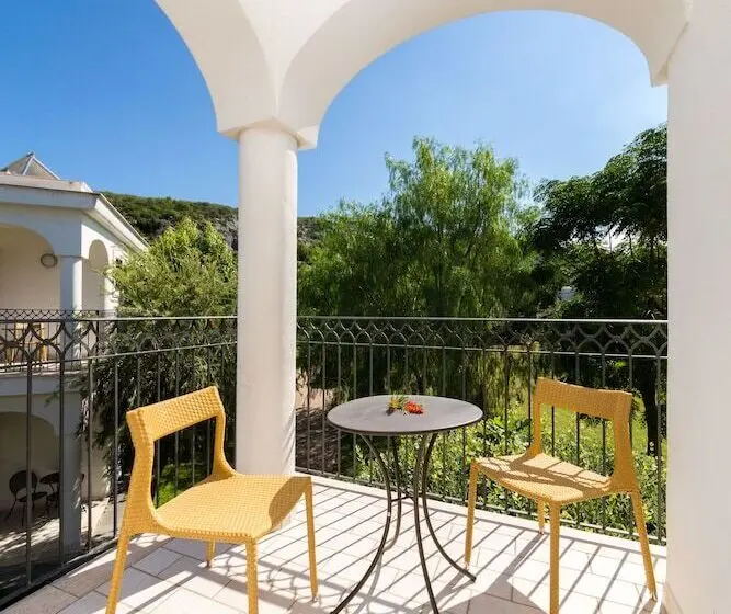 Premium Kolmen Hengen Huone, Gusmay Resort   Hotel Cala Del Turco