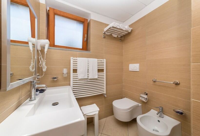 غرفة كومفورت ثلاثية, Gusmay Resort   Hotel Cala Del Turco