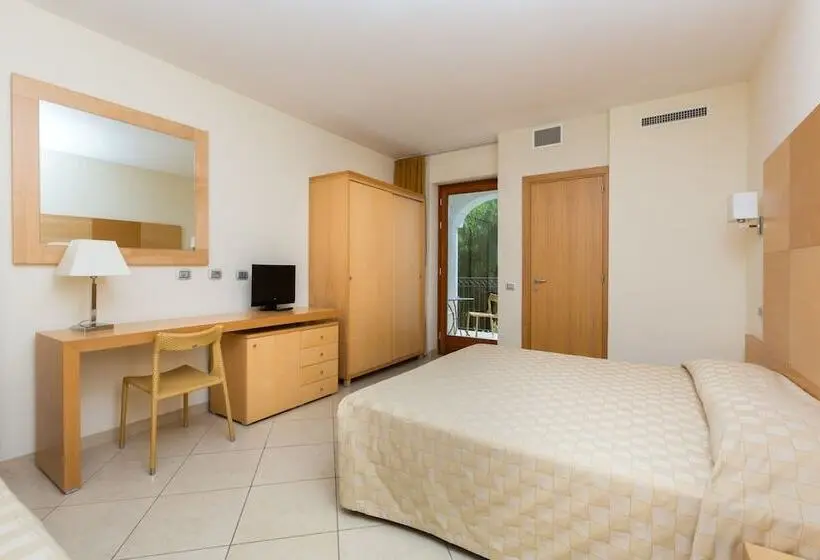 Comfort Kolmen Hengen Huone, Gusmay Resort   Hotel Cala Del Turco