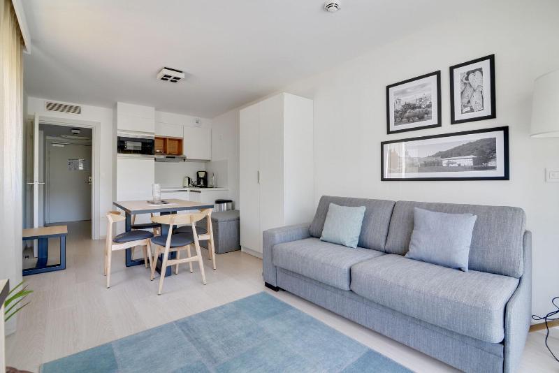 اتاق خانوادگی, Cozi Oasis