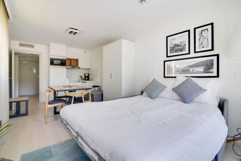 اتاق خانوادگی, Cozi Oasis