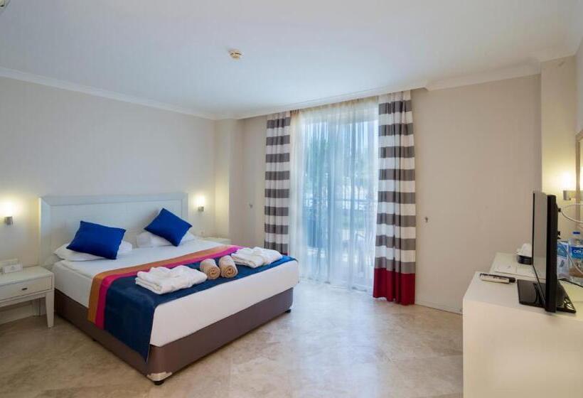 غرفة سوبيريور رباعية, Crystal Boutique Beach & Resort   Adult Only