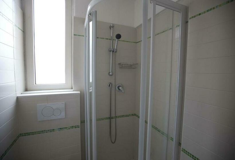 اتاق استاندارد با بالکن, Eden B&b