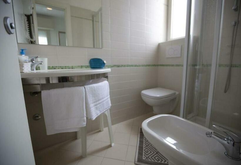 اتاق استاندارد با بالکن, Eden B&b