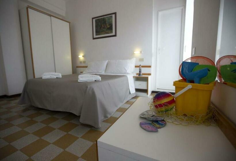 اتاق استاندارد چهارنفره با بالکن, Eden B&b