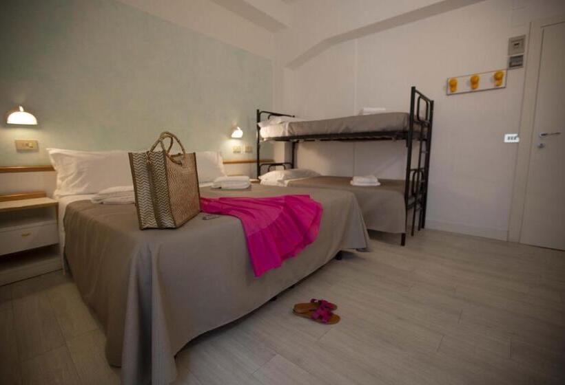 اتاق استاندارد چهارنفره با بالکن, Eden B&b