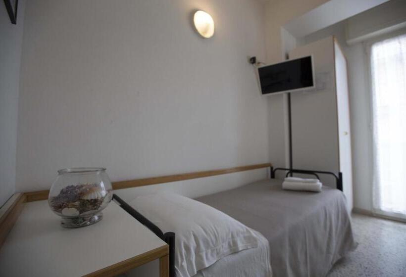 اتاق استاندارد یک تخته با بالکن, Eden B&b