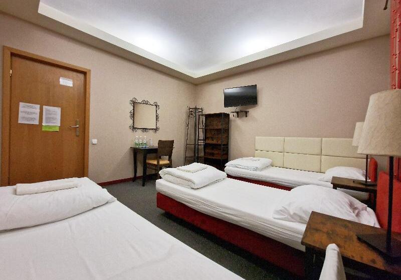 标准三人间共用浴室, Helvetia Plus B&b   Privates And Apartments