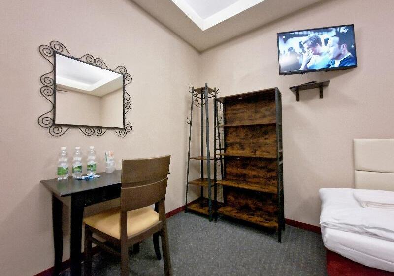 标准三人间共用浴室, Helvetia Plus B&b   Privates And Apartments