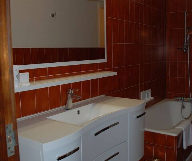 غرفة رومانسية, Les 3 Barbus