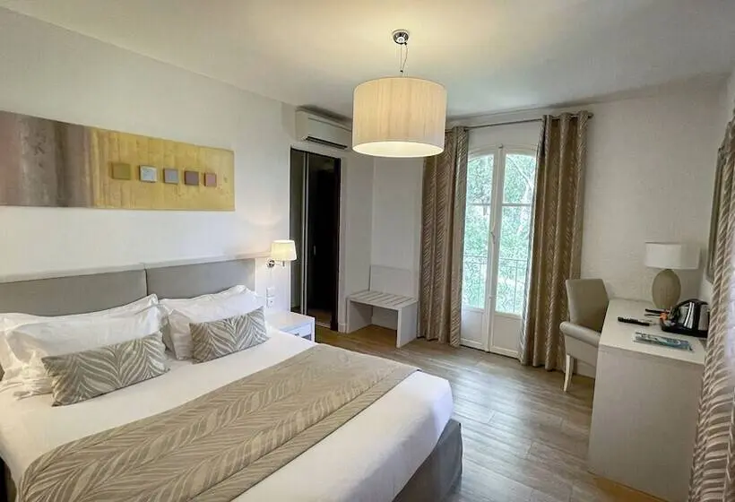 Superior Room with Balcony, Les 3 Barbus
