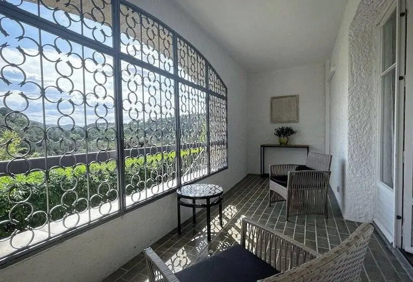 Superior Room, Les 3 Barbus