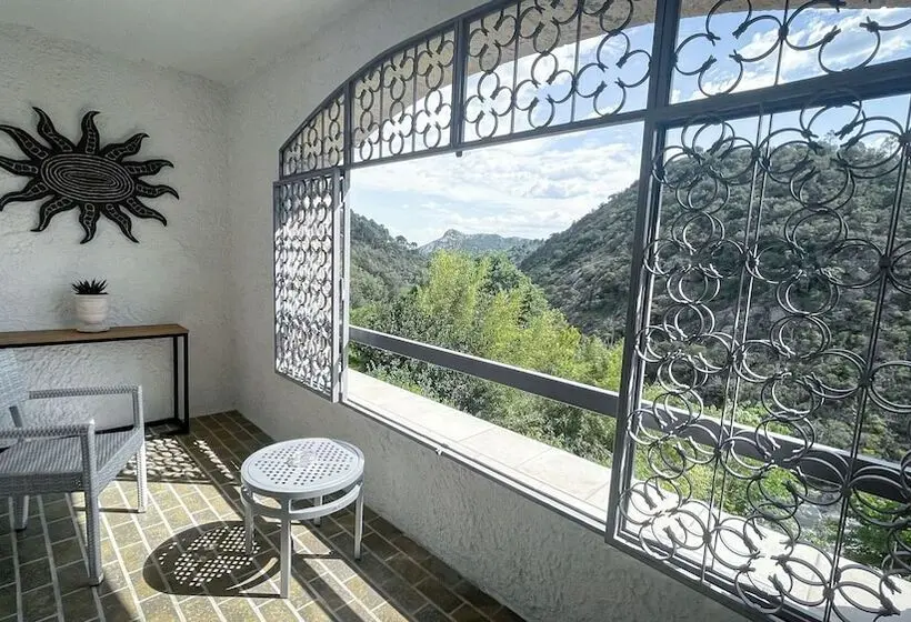 Superior Room, Les 3 Barbus