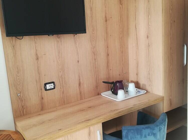 Habitació Triple Estàndard amb Balcó, Murati