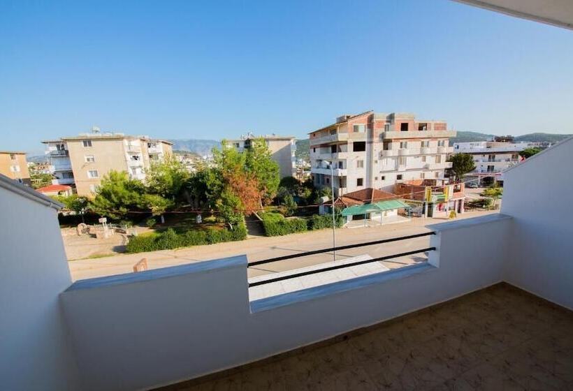 Habitació Triple Estàndard amb Balcó, Murati