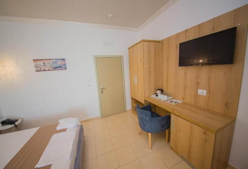 Triple Room Sea View, Murati