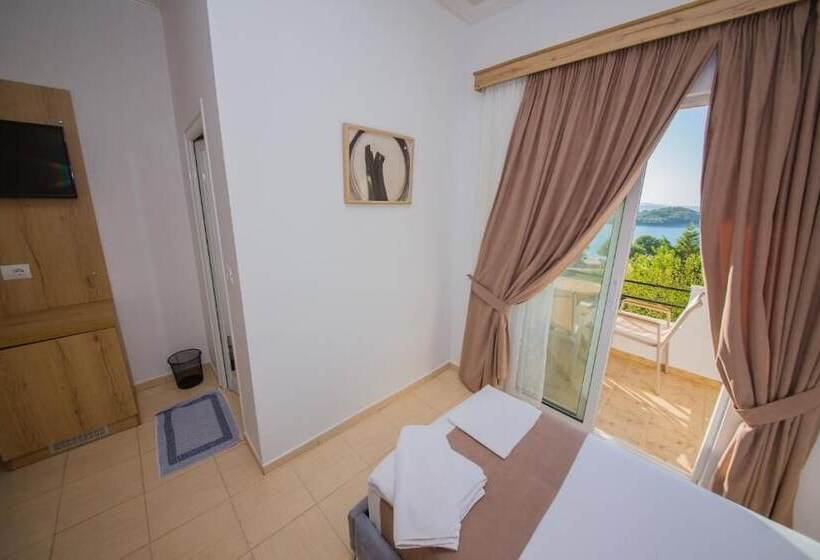 Triple Room Sea View, Murati