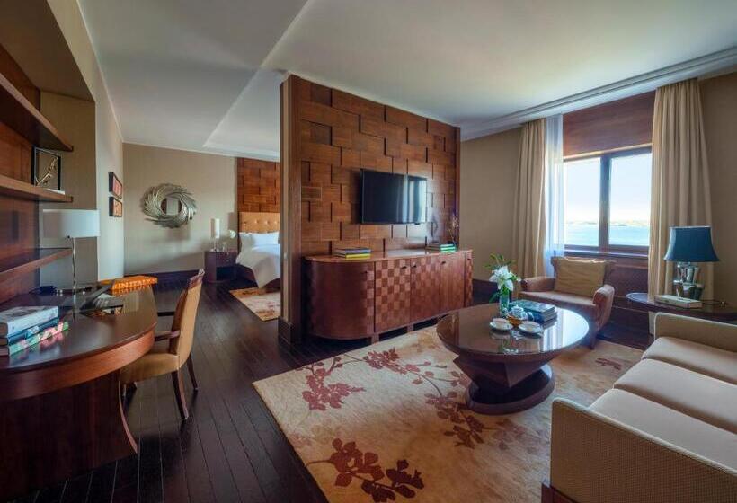 سوییت جونیور با چشمانداز دریاچه, Rixos Borovoe