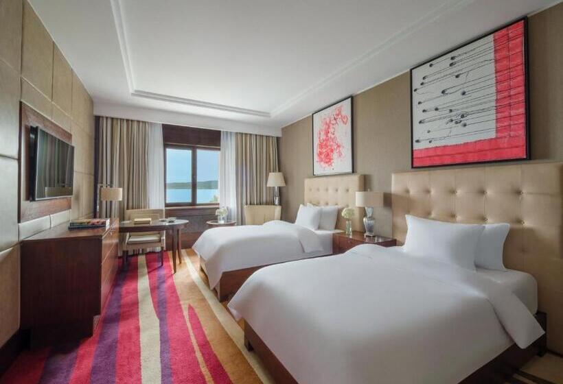 اتاق لوکس با چشمانداز دریاچه, Rixos Borovoe