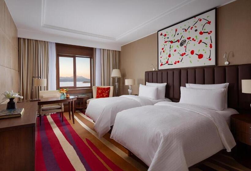 اتاق لوکس با چشم‌انداز دریاچه, Rixos Borovoe