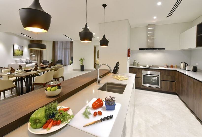 3 Bedroom Premium Apartment, Swissbelresidences Juffair