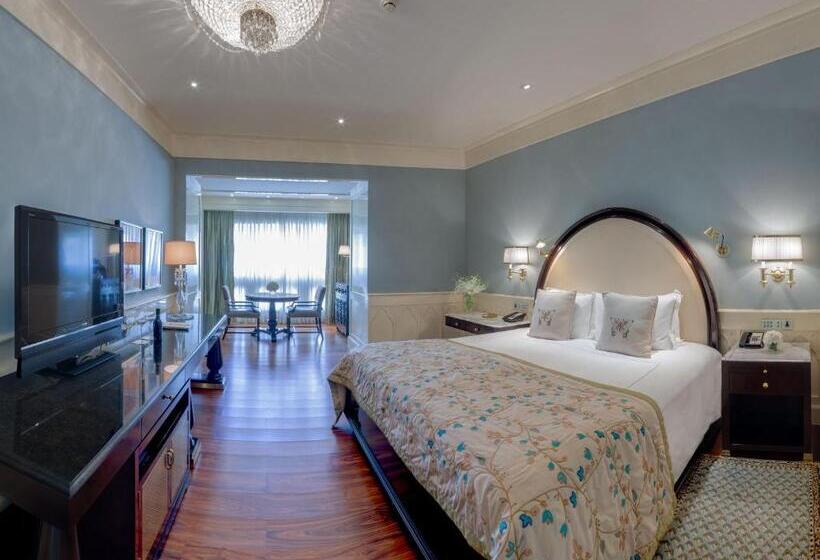 Deluxe Suite Sea View, The Taj Mahal Palace, Mumbai