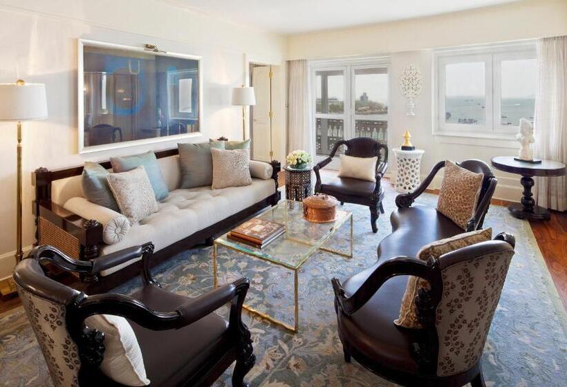 Deluxe Suite Sea View, The Taj Mahal Palace, Mumbai