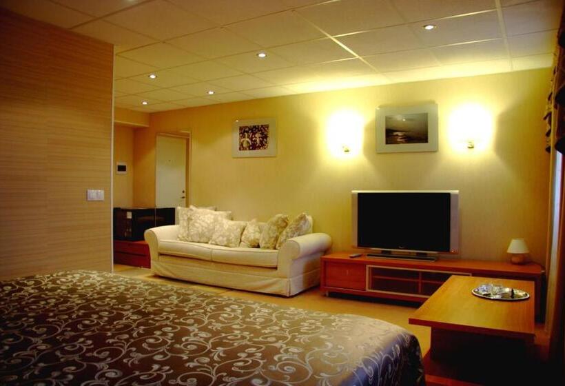 سوییت جونیور, Toila Spa