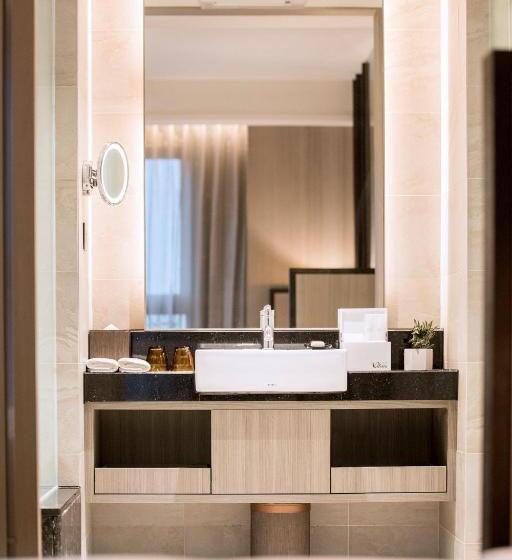 Deluxe Rum, Valletta