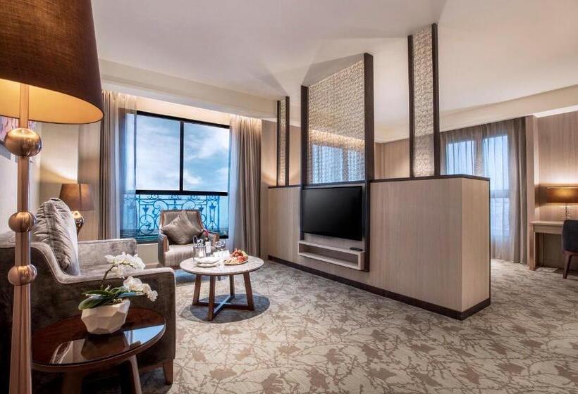 Deluxe Rum, Valletta