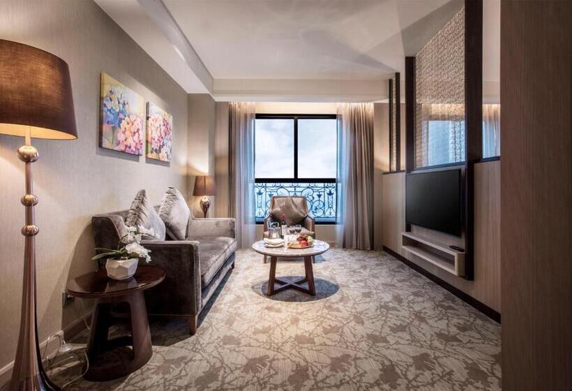 Deluxe Rum, Valletta