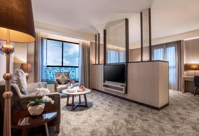 Deluxe Rum, Valletta