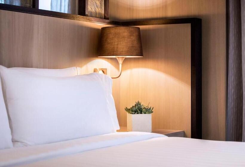 Deluxe Rum, Valletta