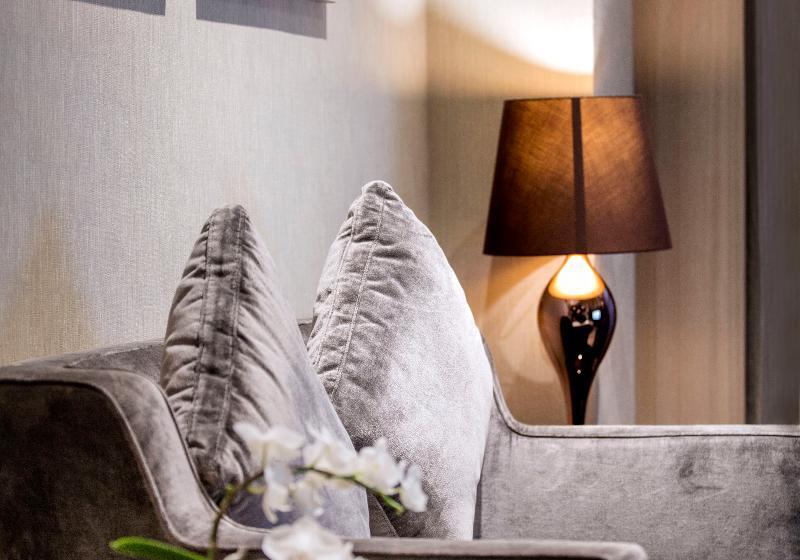 Deluxe Rum, Valletta