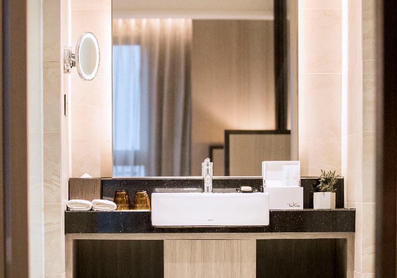 Deluxe Rum, Valletta