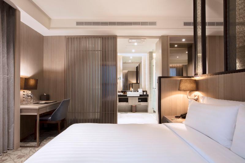 Deluxe Rum, Valletta