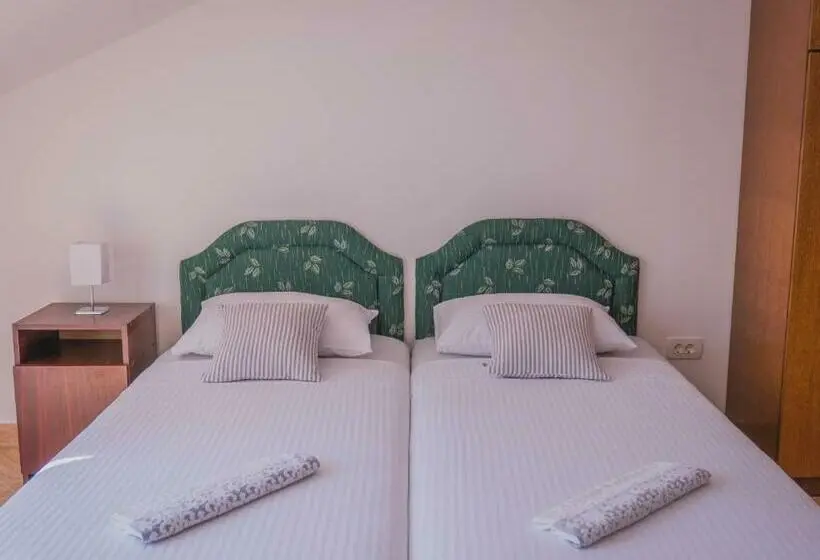 آپارتمان 1 خوابه با چشم‌انداز باغ, Venera Apartments