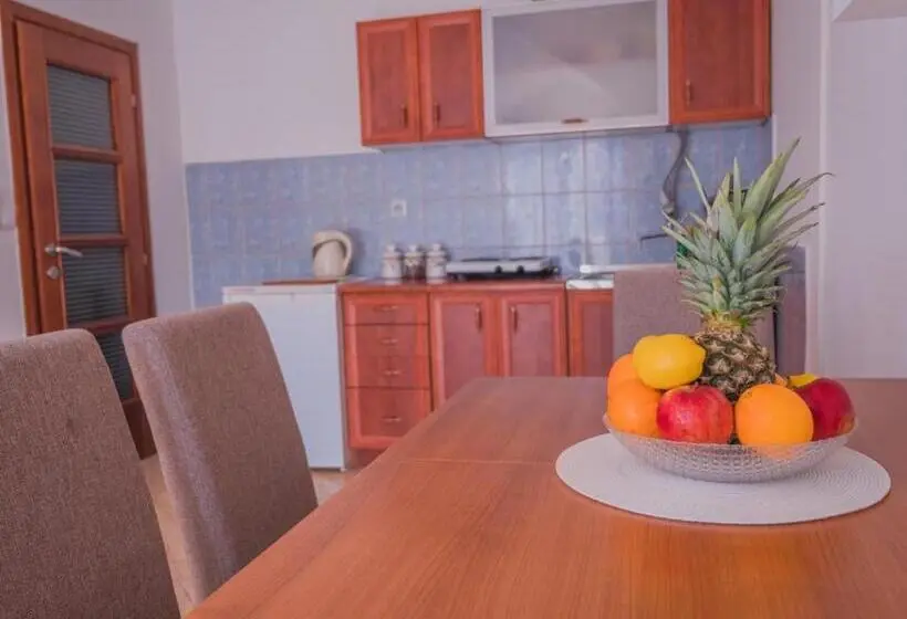 آپارتمان 1 خوابه با چشم‌انداز باغ, Venera Apartments