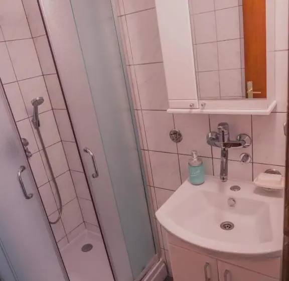 آپارتمان 1 خوابه با تراس, Venera Apartments