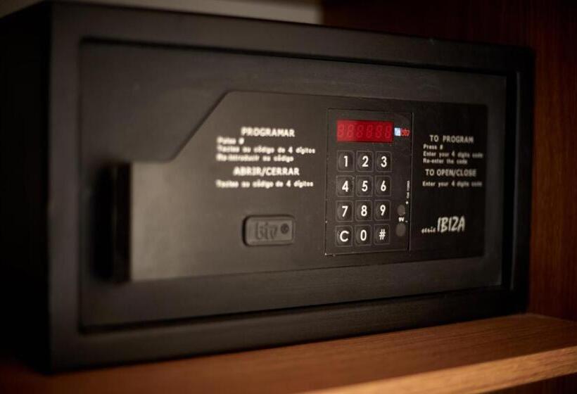 带露台的高档房间, Ca N Alexandre   Adults Only