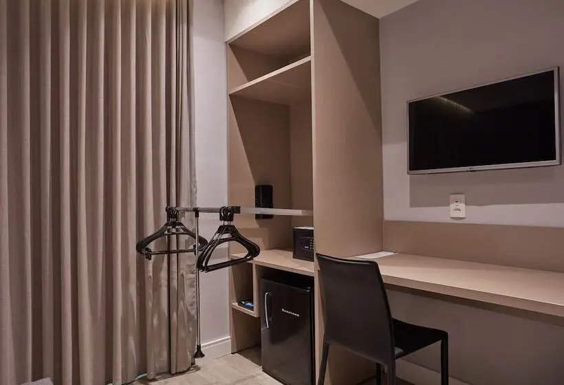 Chambre Standard Adaptée aux Personnes à Mobilité Réduite, Flix