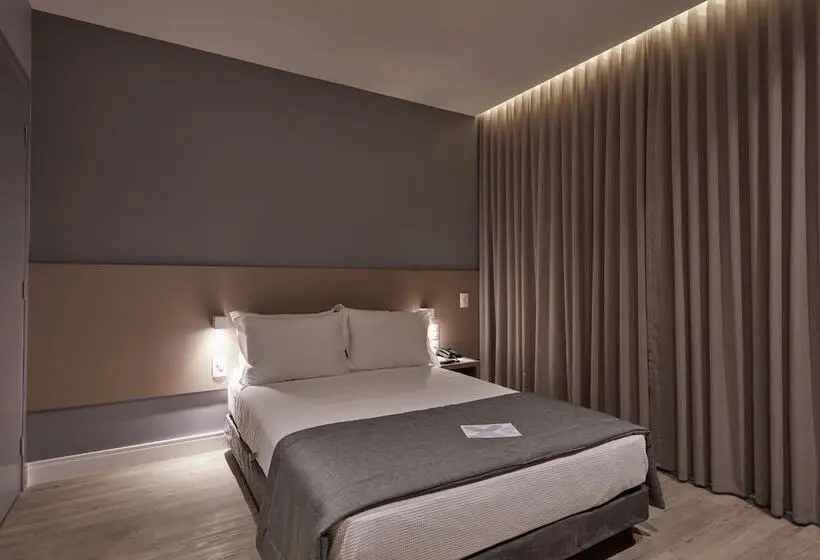 Chambre Standard Adaptée aux Personnes à Mobilité Réduite, Flix