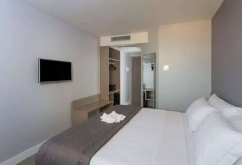 Chambre Triple Standard, Flix