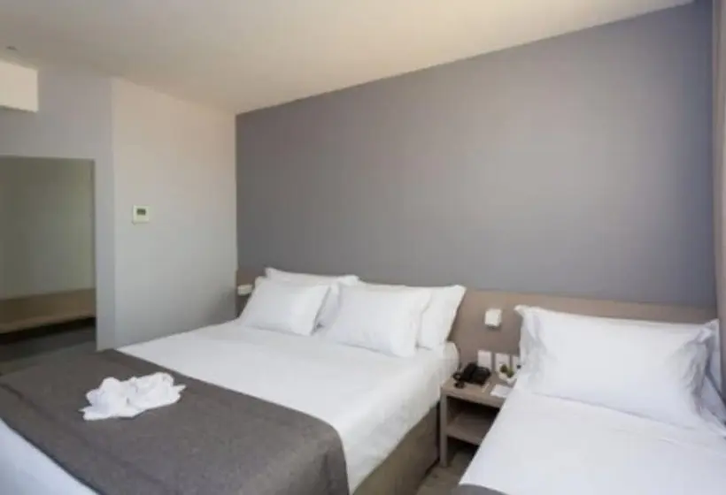 Chambre Triple Supérieure, Flix