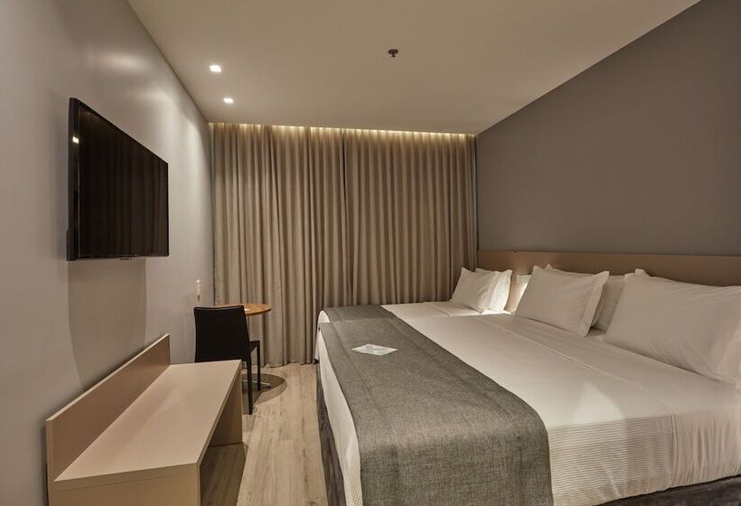 غرفة سوبيريور ثلاثية, Flix