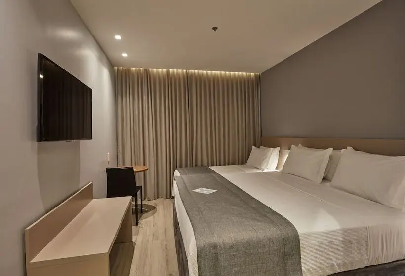 Chambre Triple Supérieure, Flix