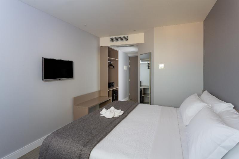 غرفة قياسية ثلاثية, Flix